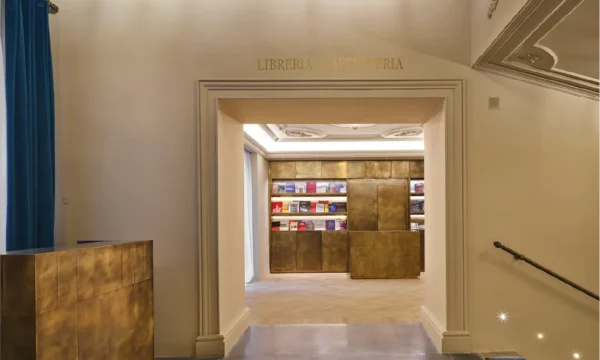 Ingresso alla libreria e caffetteria del Teatro