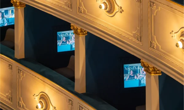 Palchetti storici e schermi digitali al Teatro Nazionale di Firenze Palchetti storici e schermi digitali al Teatro Nazionale di Firenze