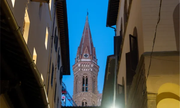 Campanile della Badia Fiorentina dal Teatro Nazionale di Firenze Campanile della Badia Fiorentina dal Teatro Nazionale di Firenze